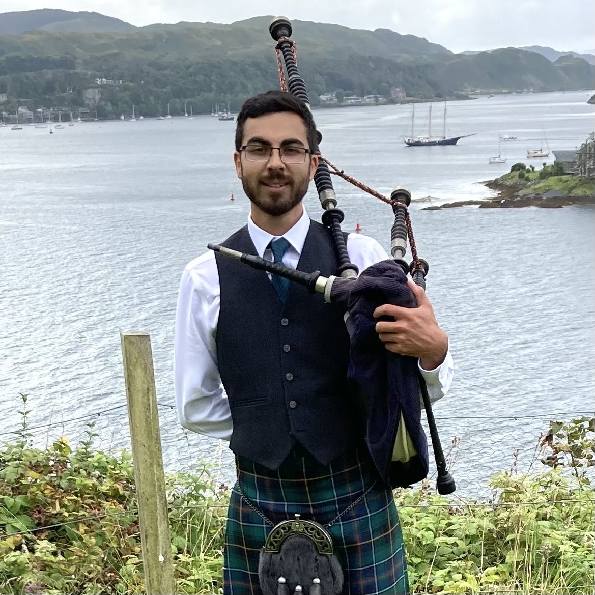 Aaron McInnes playing the bagpipes